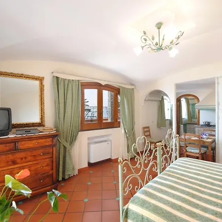 La Russelia Flat *